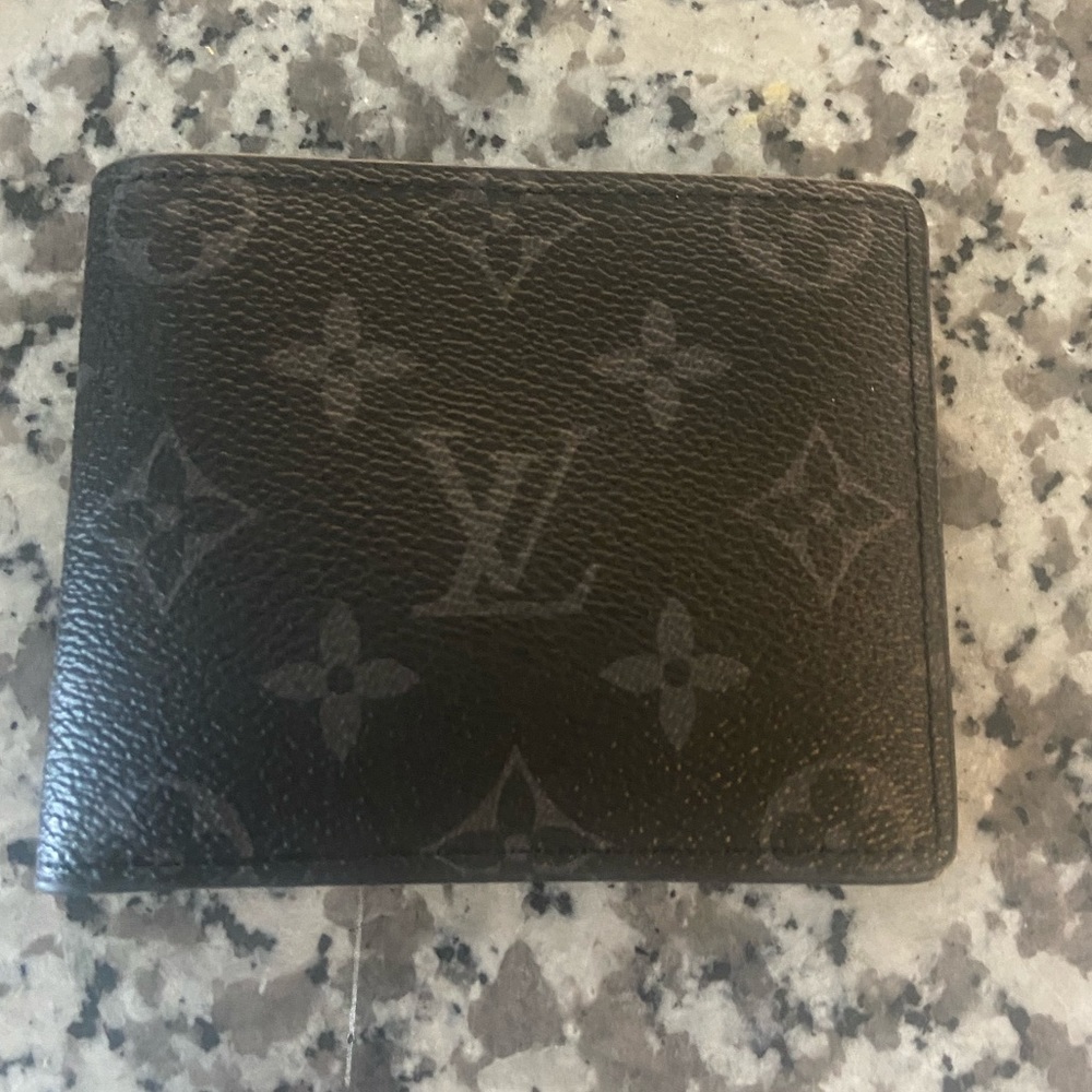 Faux Louis Vuitton men’s wallet